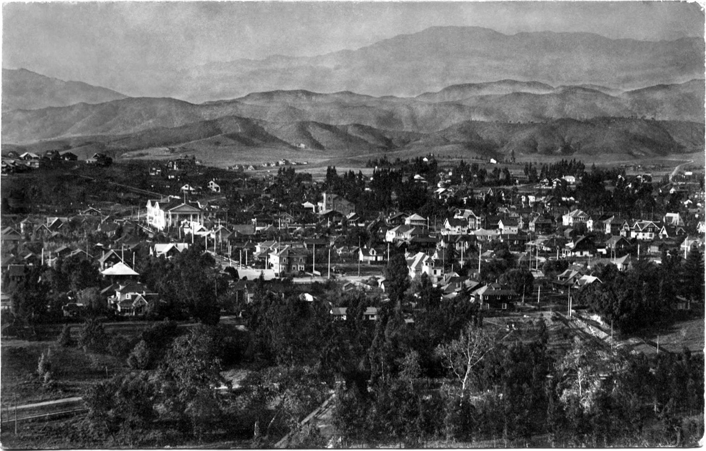 Bird's-eye view of Highland Park homes and open land in 1908