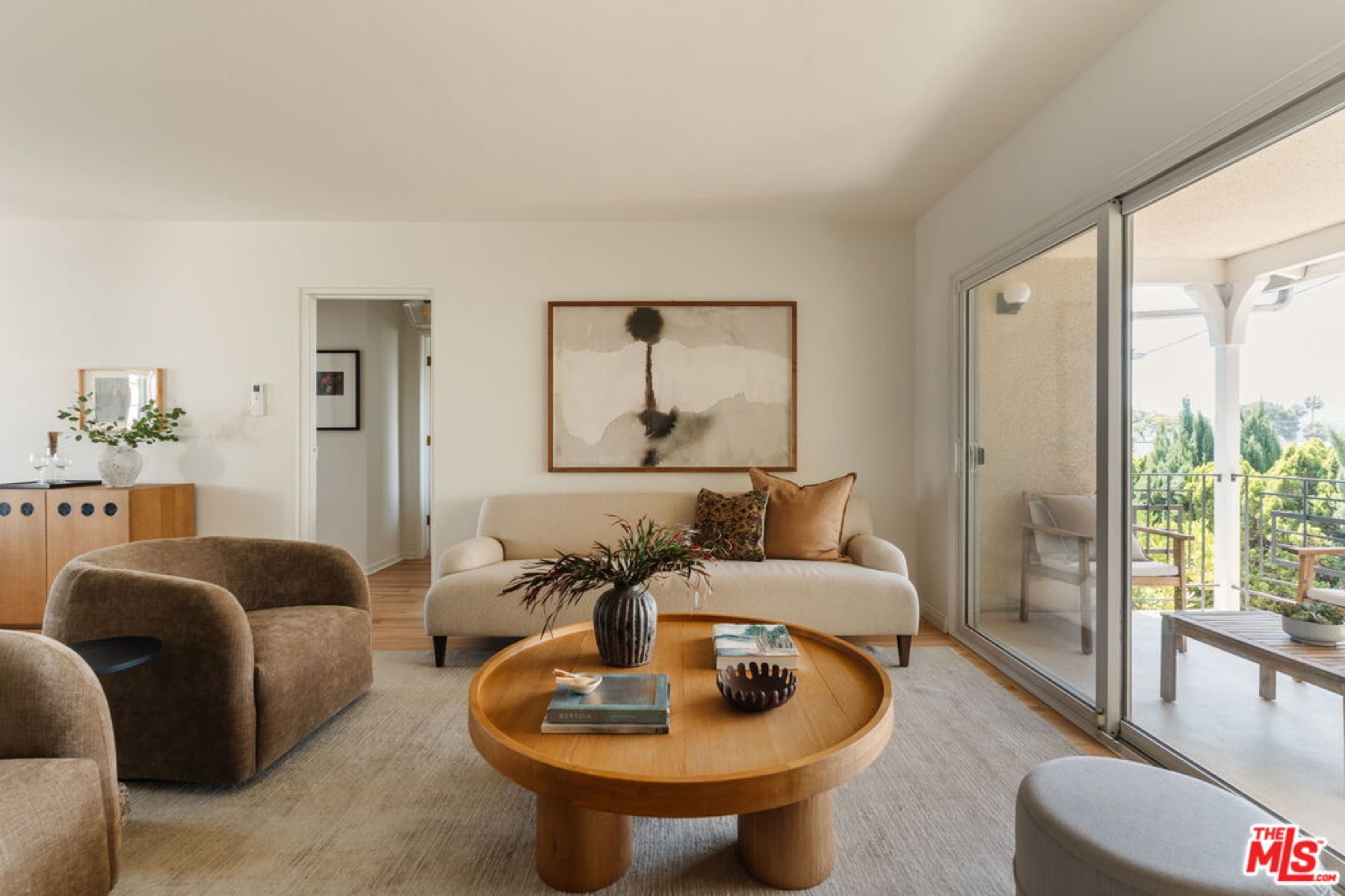 2021 Hillhurst Avenue, Unit 9