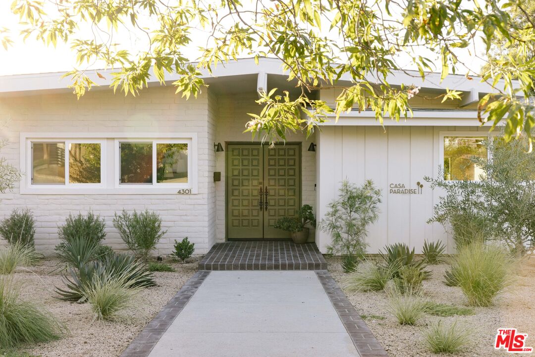 Low-slung Charles Du Bois home at 4301 Manson Ave, Woodland Hills